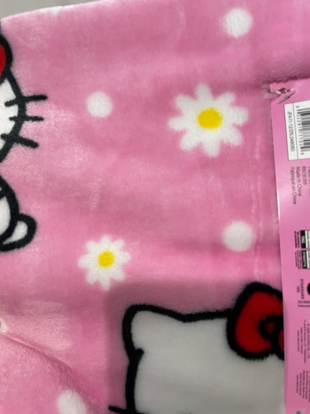 Hello Kitty Pink Patterned Plush Throw Blanket - Picture 12 of 16